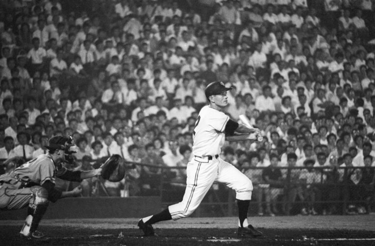 現役時代の広岡達朗。巨人軍の名遊撃手として知られた　©JIJI PRESS