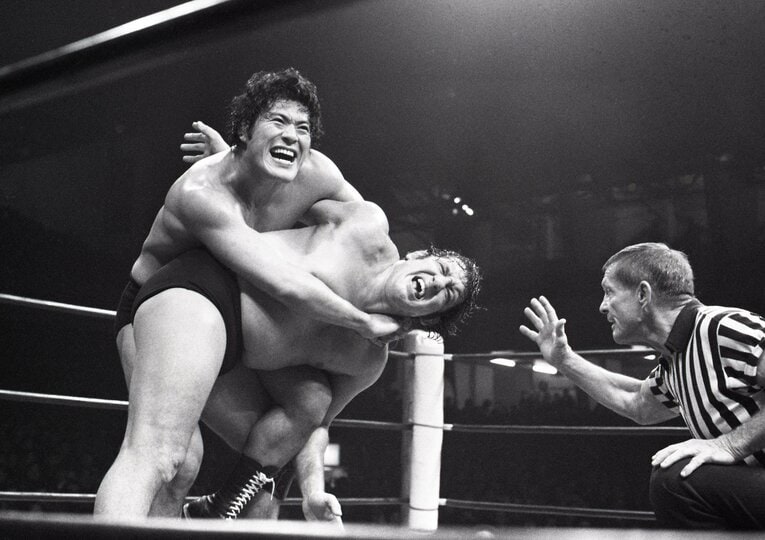 猪木vsロビンソン「伝説の一戦」の貴重写真　©東京スポーツ新聞社