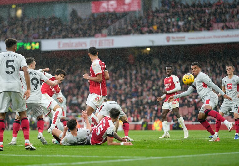 10月28日のシェフィールド・U戦。アーセナルでの初ゴールの瞬間　©AFLO