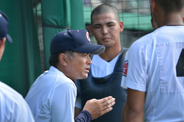 末吉を温存しながら、チーム力の底上げに成功した比嘉公也監督　©Takarin Matsunaga
