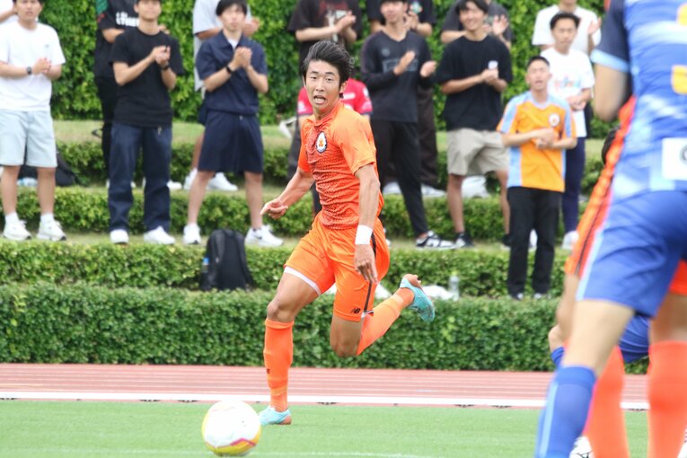 拓殖大学時代の関根大輝（2023年）。今シーズンは大学4年生の世代だが、1年前倒しでプロ入りした　©︎Takahito Ando