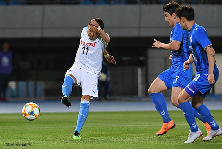 控えGKに闘魂注入されて100ゴール。小林悠と新井章太、川崎愛の儀式。(2)