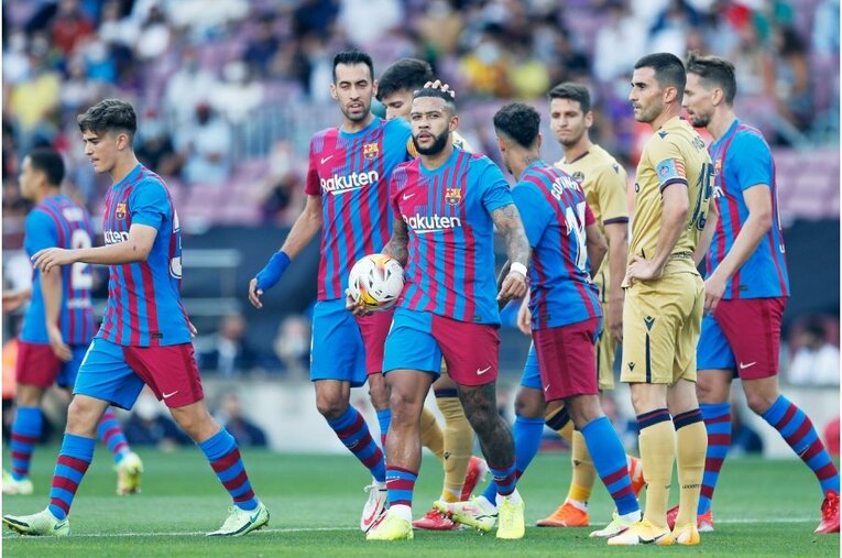 「PSGメッシ」の初得点と“FKの壁で寝転び”、ネイマールとの友情を撮った… 18歳のバルサ新10番ファティも復活〈激写〉(6)