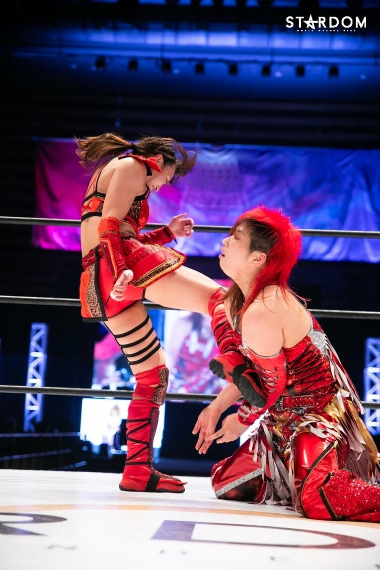 5★STAR GP最終戦にて彩羽匠と対戦した朱里　©STARDOM