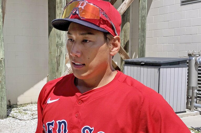 オープン戦後、取材に応じるレッドソックスの吉田正尚（31歳） ／ photograph by JIJI PRESS