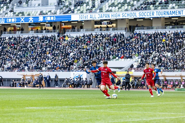 第101回選手権準決勝では鎌田の母校・東山と谷口彰悟の母校・大津が対戦した　©Kiichi Matsumoto
