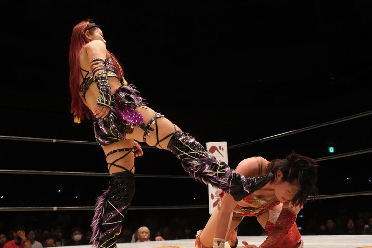 「日本スタイルも出し切った」イヨ・スカイが“WWEでは使えない大技”を…林下詩美が女子プロレス新団体で叶えた夢「今日は紫雷イオが見れた」(19)