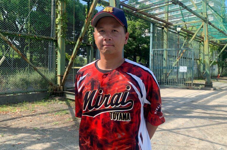 創部8年で甲子園初出場を決めた未来富山高校を率いる角鴻太郎監督。父はヤクルトで活躍した角富士夫さん ／ photograph by Genki Taguchi