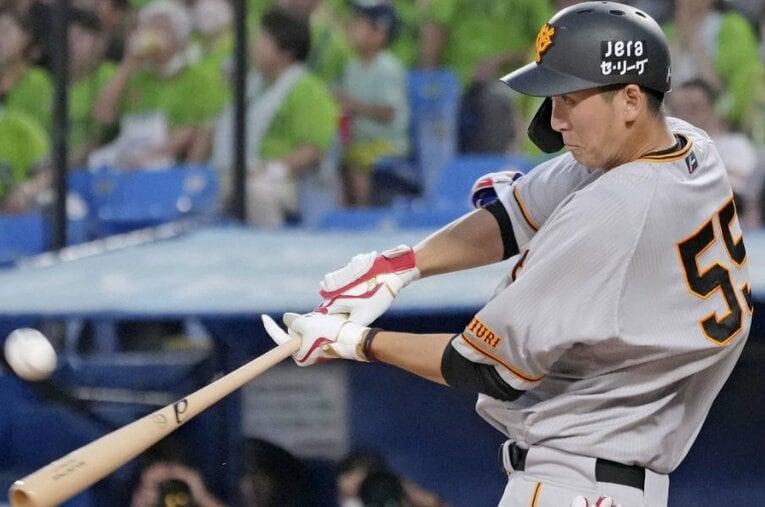 7月に入って4戦連発を含む6本塁打を量産している巨人の秋広優人 ／ photograph by KYODO