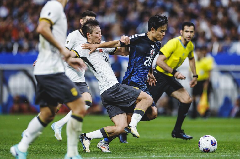 中国戦、久保の突破（全4枚中の1枚目）　©Kiichi Matsumoto