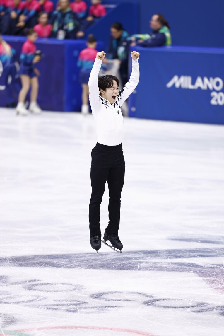 団体戦のショートでは会心の演技をみせ、ガッツポーズ　©️Sunao Noto / JMPA