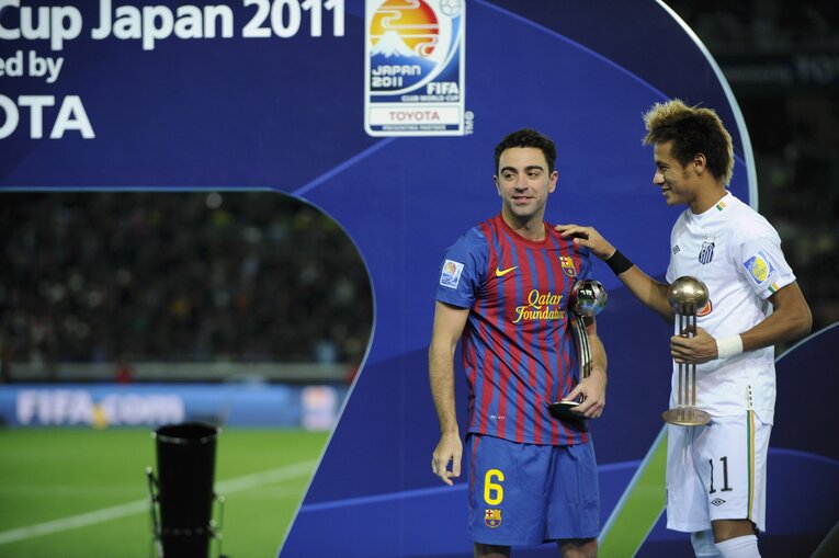 シャビと談笑　©Takuya Sugiyama