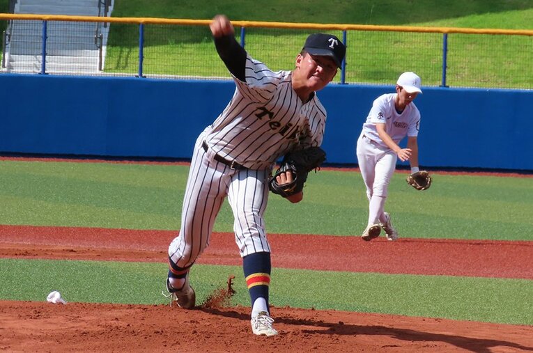 ジャパンサマーリーグ初日の試合で力投する帝京・黒木大地。プロ注目の球児も参加した ／ photograph by Kou Hiroo