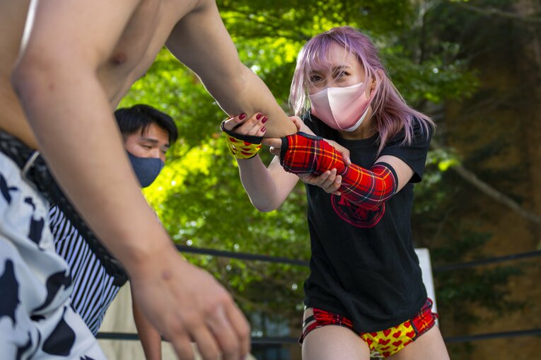 慶應プロレス研究会“唯一の女子学生レスラー”無村架純が“男子相手”に闘う理由「木村花さんみたいに」《特別フォトインタビュー》(74)