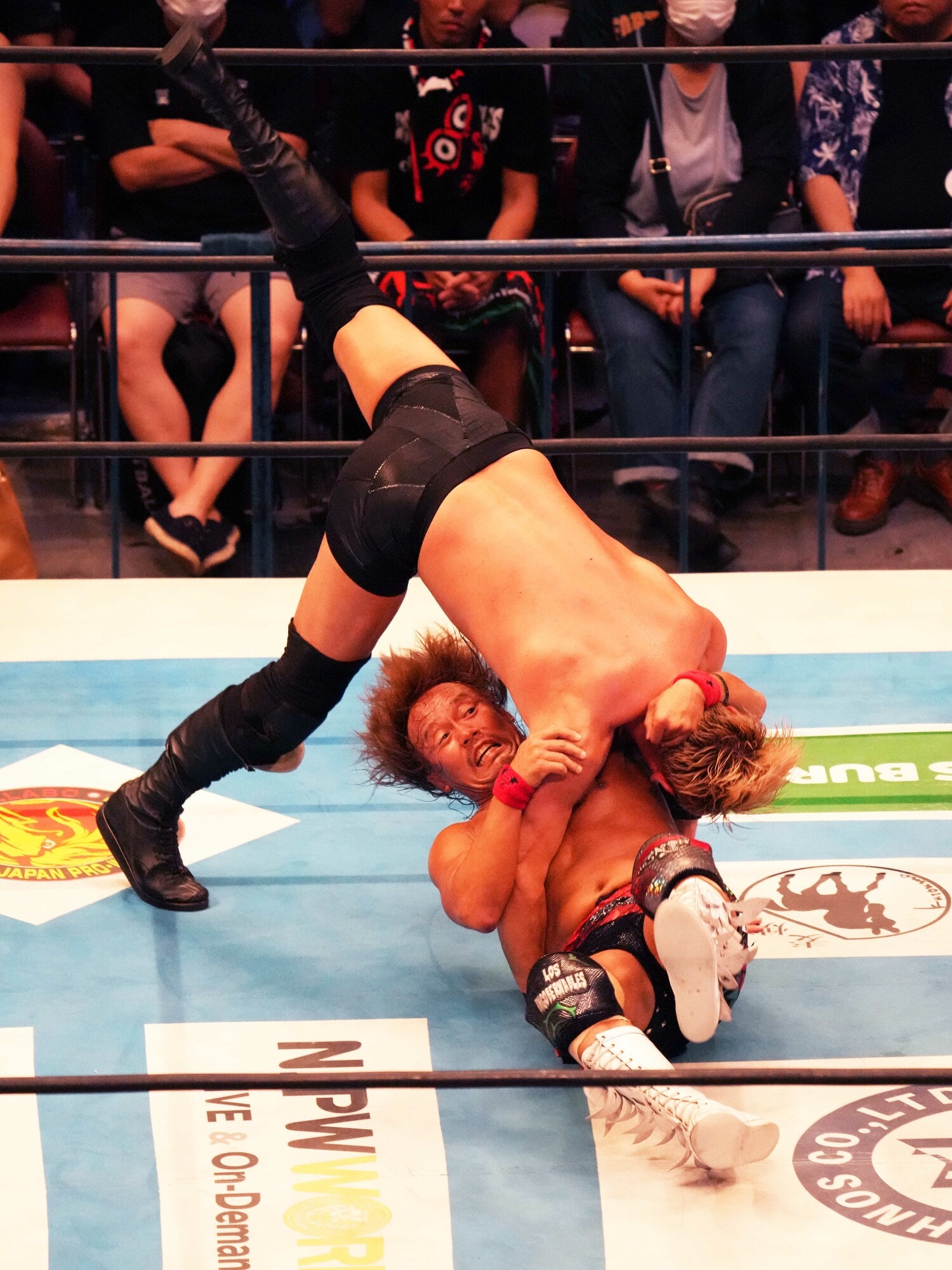 オカダ・カズチカにデスティーノを放つ内藤哲也