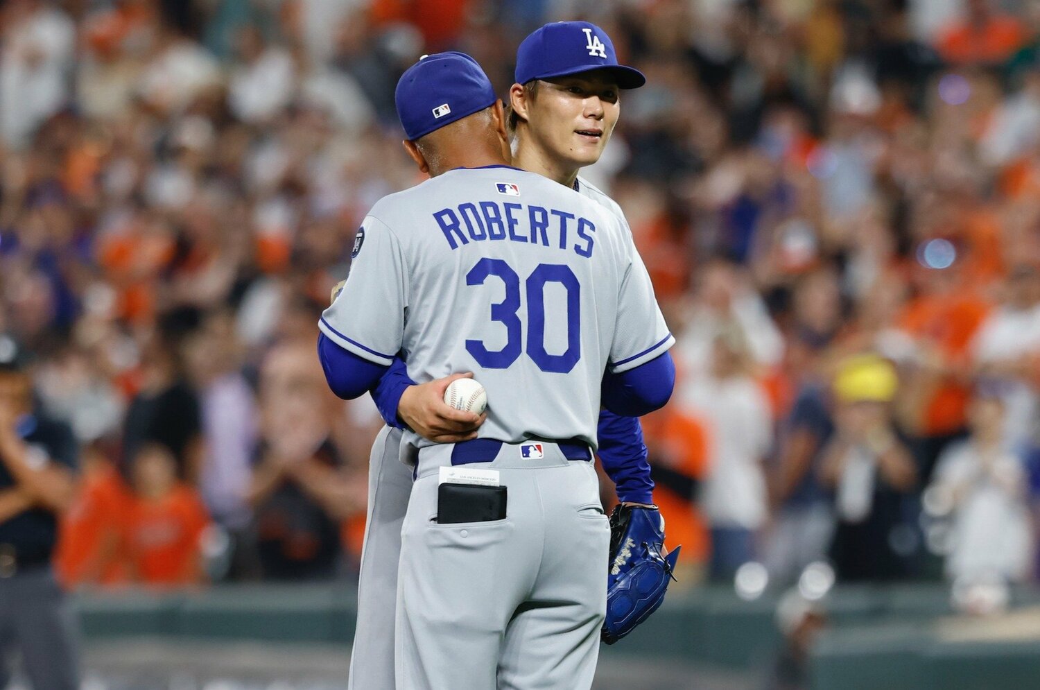 「クラブハウスはお通夜のようだった」山本由伸ノーヒッター未遂で降板→悪夢の逆転負け…それでもファンの心に残る”名勝負”になった理由＜Number Web＞ photograph by Getty Images