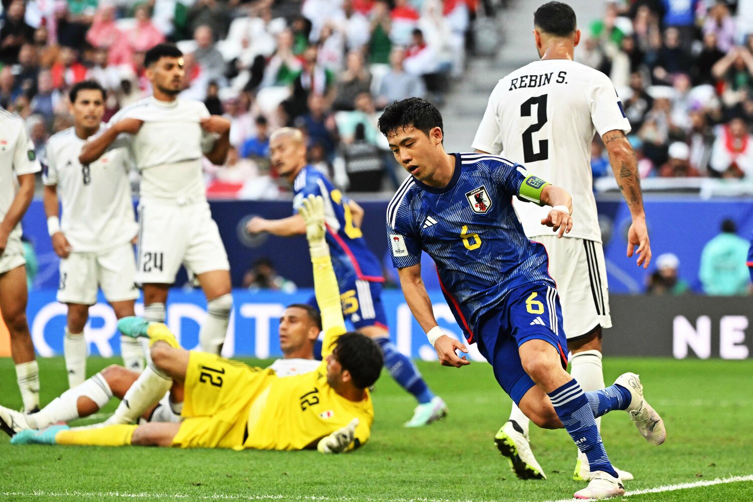 イラク戦、CKからの遠藤航のヘディングで追いすがった日本だったが　©AFP/JIJI PRESS