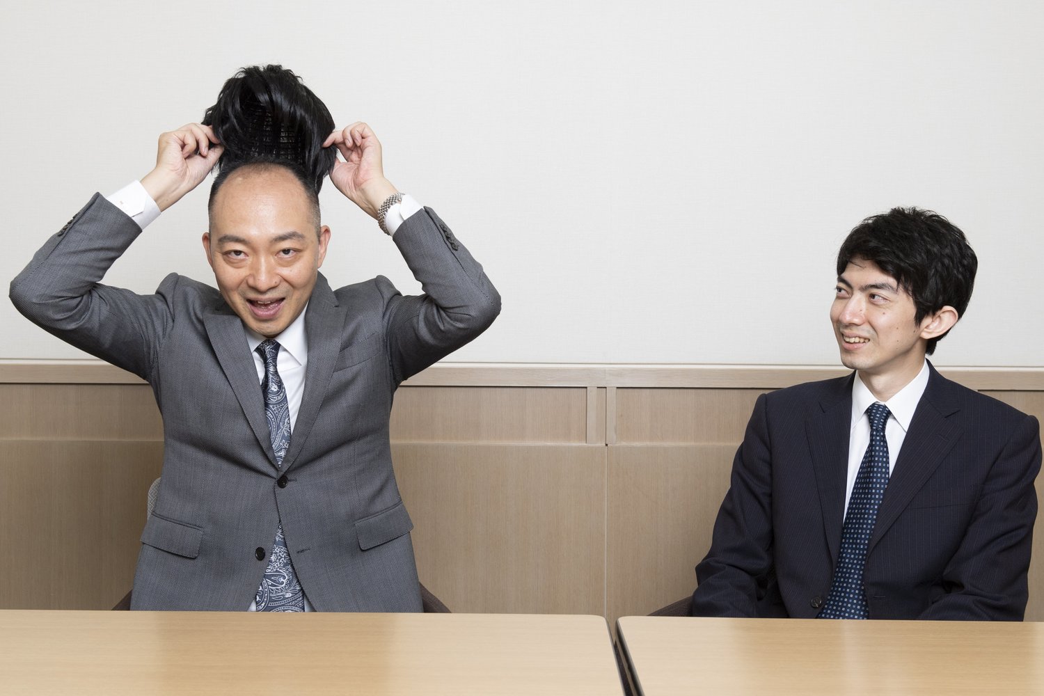 写真をクリックすると佐藤紳哉七段の“カツラ芸”連続写真をご覧になれます©Tomosuke Imai