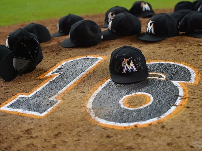 フェルナンデスと作家キンセラ。ふたりへの追悼と、イチローと。＜Number Web＞ photograph by AFLO