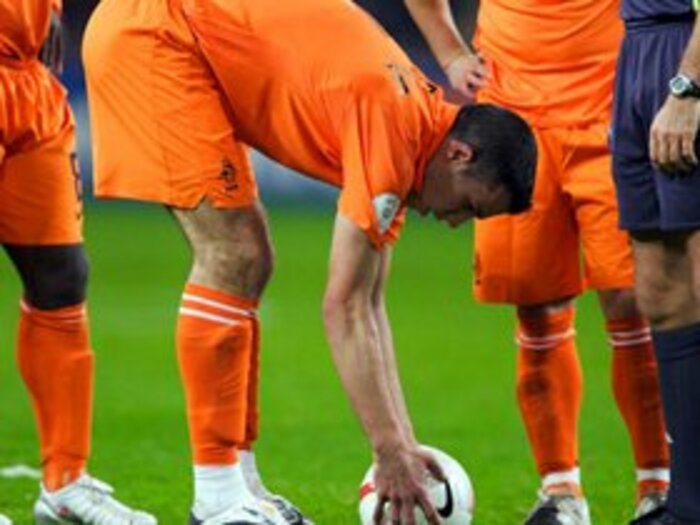 PK最弱国決定戦から8年、雌雄を決す。＜Number Web＞ photograph by Tsutomu Takasu