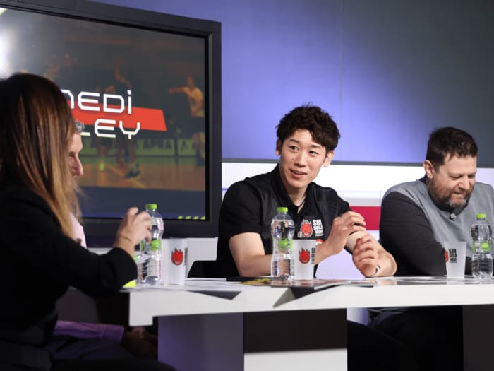 「流暢なイタリア語でテレビ出演」に絶賛の声…“10年前の石川祐希”を知る記者が驚いたペルージャでの変化とは?「あの頃はぎこちなかったけど…」<Number Web> photograph by Takahisa Hirano