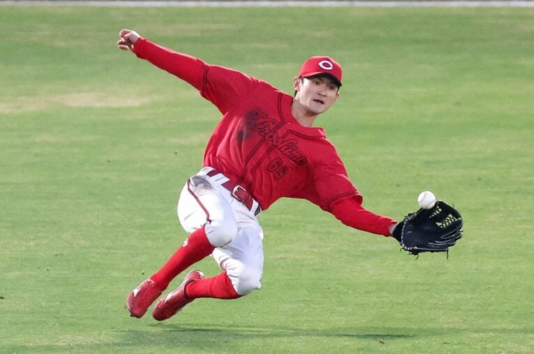 俊足を活かしてダイナミックなプレーを披露する辰見 ／ photograph by SANKEI SHIMBUN