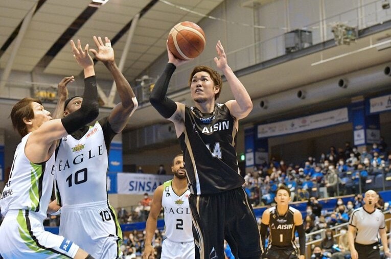 西地区首位のチームを牽引する金丸。日本人トップの1試合平均17.3得点をはじめ、FG成功率49.5%、3P成功率48.7%、FT成功率89.3%と好成績をマーク ／ photograph by B.LEAGUE