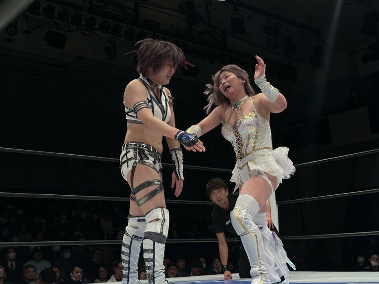 安納サオリvs中野たむ　©Norihiro Hashimoto