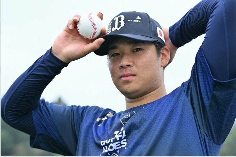 山下舜平大／2002年7月16日、福岡県生まれ。福岡大大濠高から'21年、ドラフト1位でオリックス入団。高卒3年目の昨季はプロ初登板で開幕投手を務め、シーズン9勝3敗、防御率1.61を記録。昨年8月下旬に腰の怪我で離脱も、パ・リーグの新人王に輝いた。190cm、100kg  ©Hideki Sugiyama