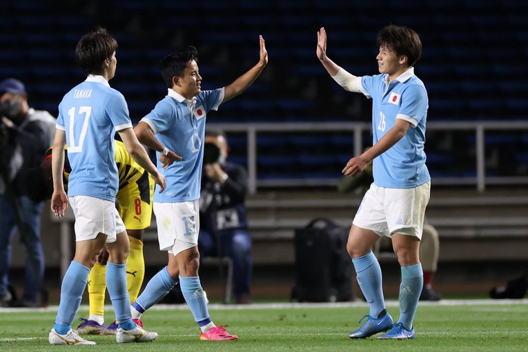 久保のゴールをアシストした上田（右）©Getty Images
