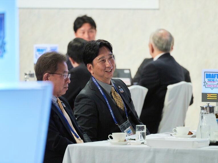 「表情が対照的すぎる！」ドラフト会場で見た巨人と阪神の首脳陣　©Yuki Suenaga