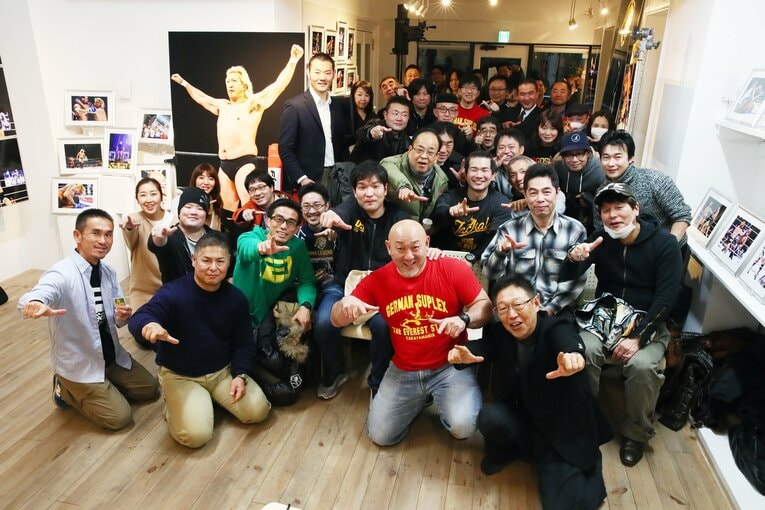 2017年12月、筆者のスタジオで催された高山のチャリティー写真展の様子