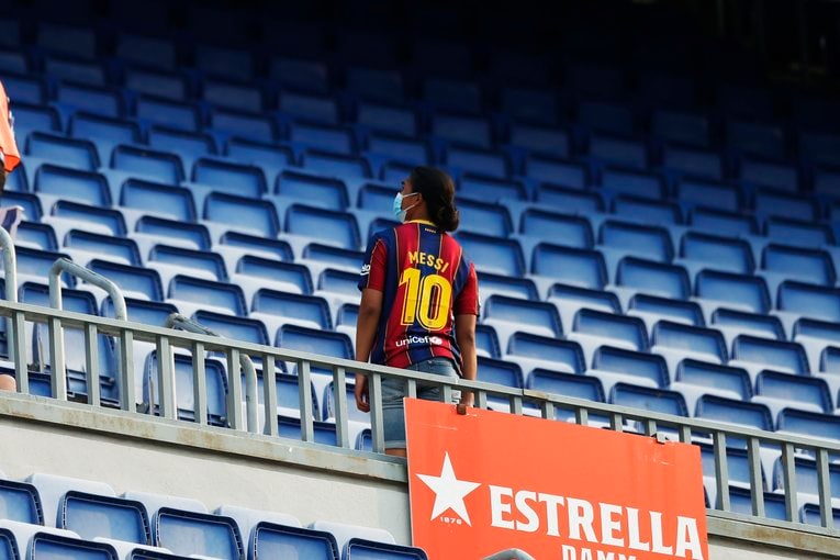 “メッシが去ったバルサとカンプノウ初戦”はどんな雰囲気だったか… 背番号10のファンと「前半10分のメッシコール＋ブーイング」〈現地撮影〉(3)