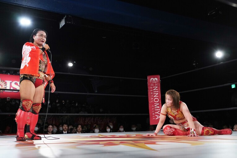 「上には上がいる」里村明衣子に視線を送るSareee　©Essei Hara