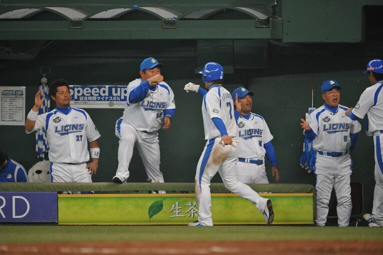 2008年は西武一軍打撃コーチとして日本一に貢献　　©BUNGEISHUNJU