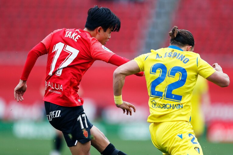 「クボはファウル覚悟で止めなければ」 残留争いで久保建英が大仕事…辛口のタクシー運転手もニコリ〈カメラマン現地取材〉(21)