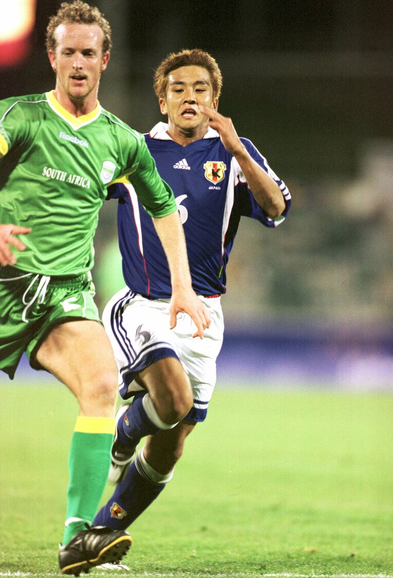 2000年シドニー五輪でプレーする稲本潤一　©Naoya Sanuki/JMPA