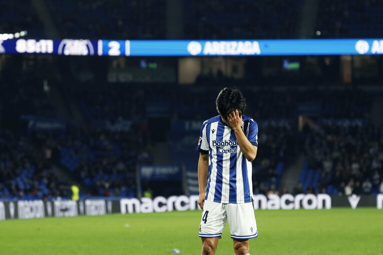 “監督解任”3連敗に傷心の久保建英「冬の移籍、さすがにない」と日本代表戦後に語ったが…「大ブーイングのサポーターに感謝」ソシエダ危機のリアル(13)