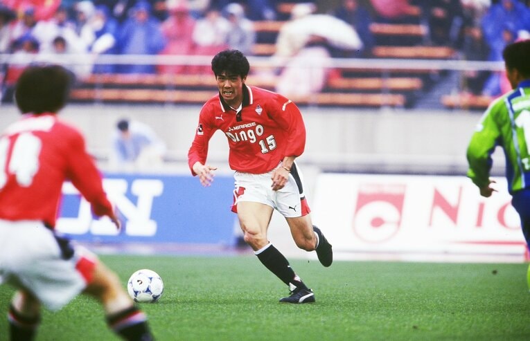 1999年に駒澤大から浦和レッズに加入。ルーキーながらリーグ戦19試合に出場した　©︎J.LEAGUE