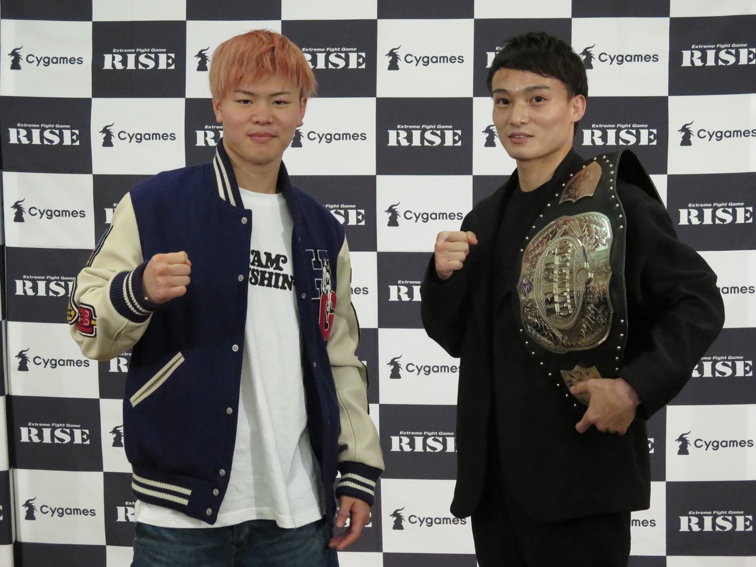 那須川天心（左）と志朗　(C)Koji Fuse