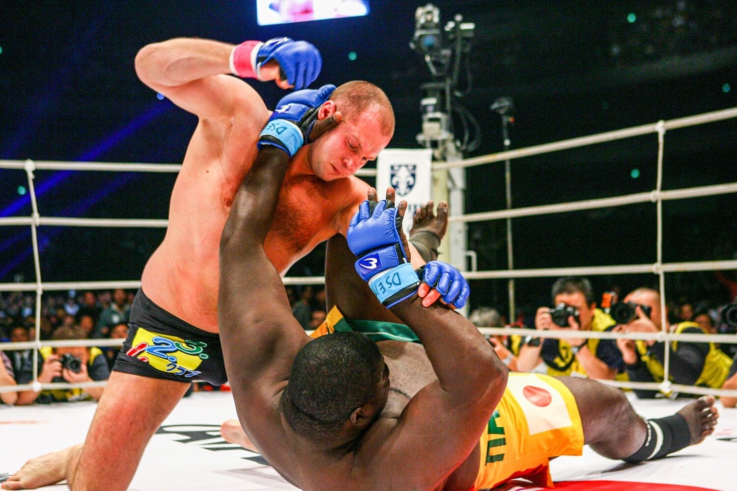 わずか26秒で決着した2005年大晦日のズール戦。表情を変えずにパウンドを落とす姿がいかにもヒョードルらしい