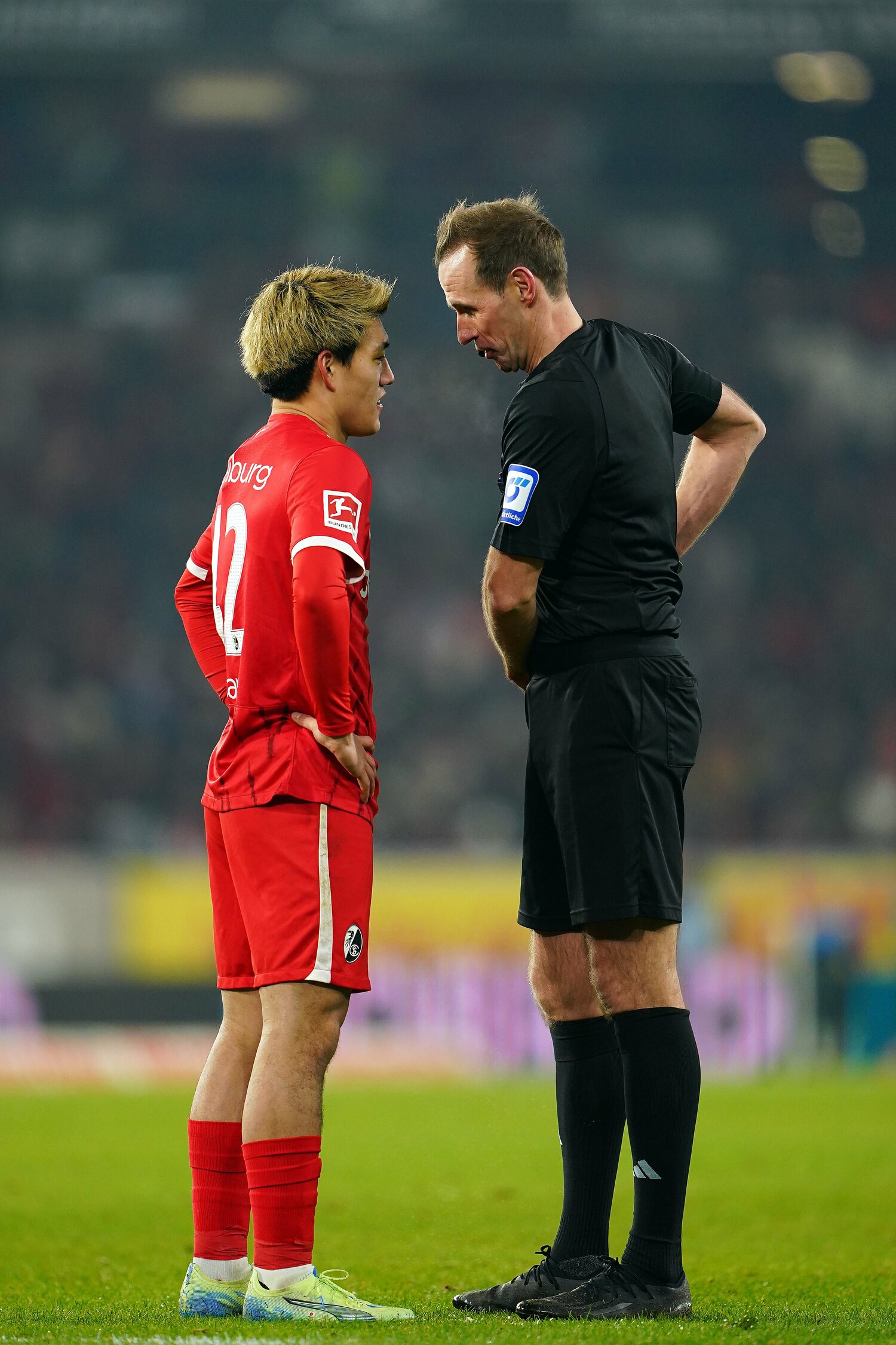 第14節ヴォルフスブルク戦、審判とやりあう　©Getty Images