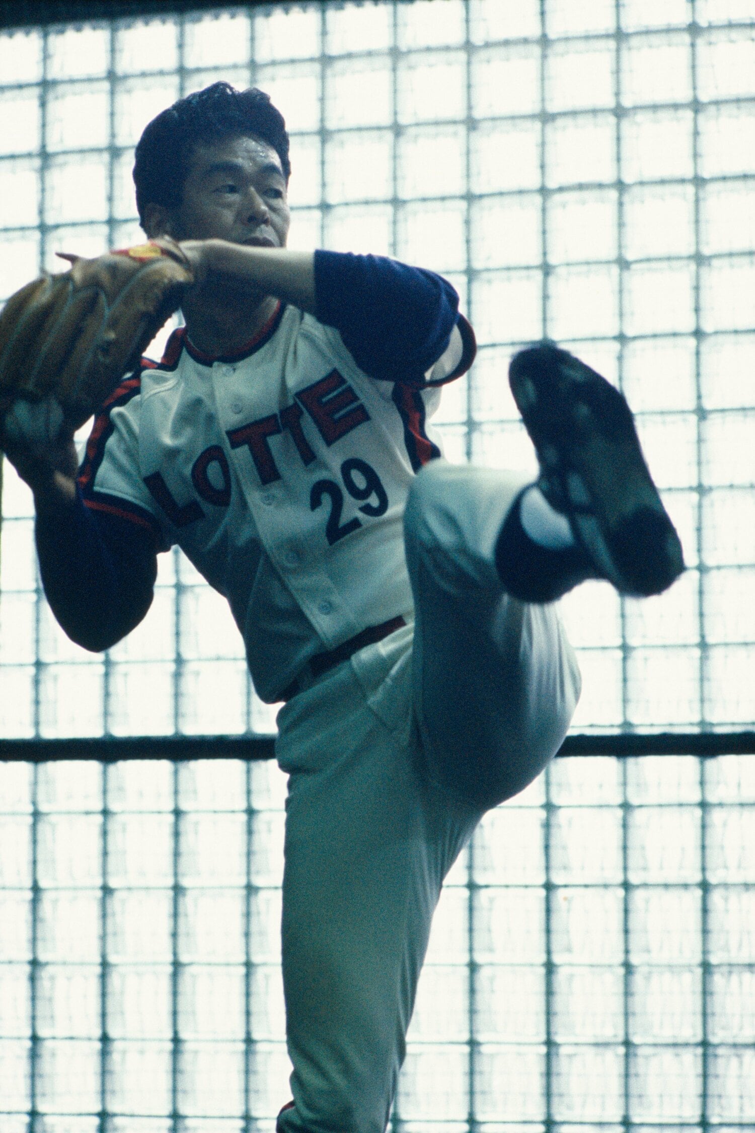 村田のフォーム（※クリック、スワイプすると「村田・落合のロッテ時代」などがご覧になれます） ©Sports Graphic Number