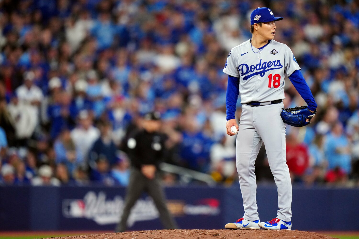 重圧のかかる第2戦で抜群のピッチングを見せた山本 ©Getty Images