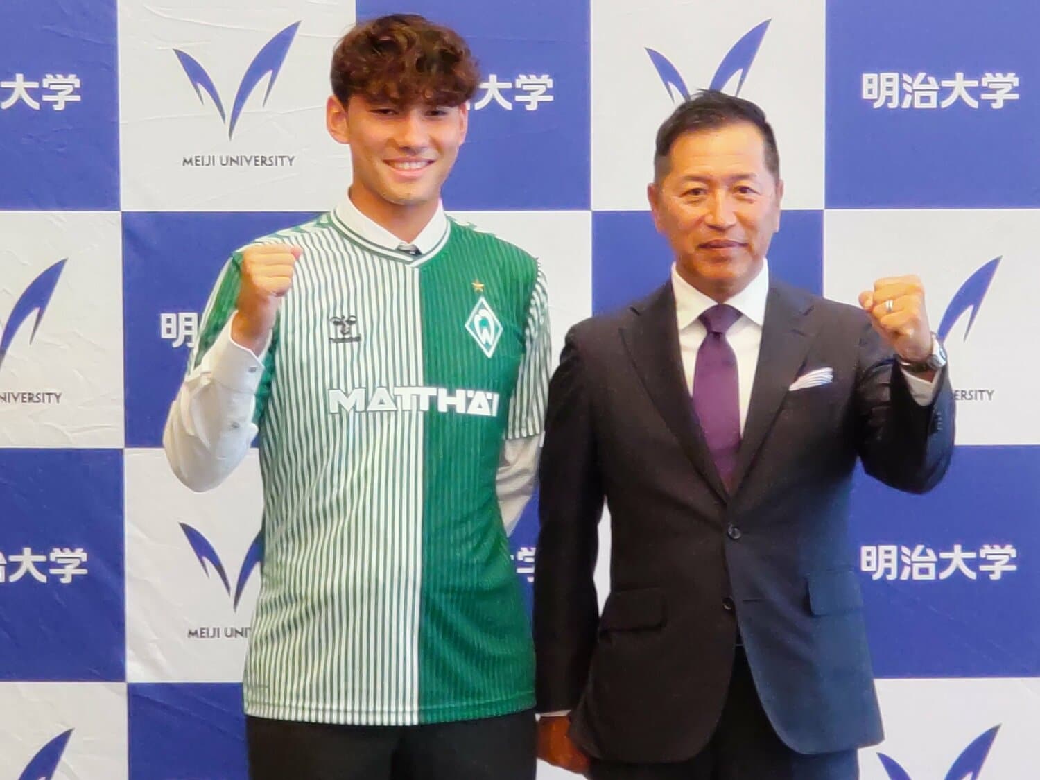 明治大で行われた会見での佐藤　©JIJI PRESS