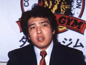 佐山聡「お前、俺の顔を殴ってみろ」“地獄のシューティング合宿”壮絶スパルタ特訓の知られざる全貌…「ウァ～ッ」「グアァ～」現地で聞いた“悲鳴”