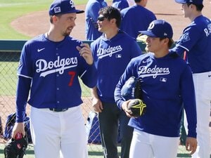 スネル32歳が明かす山本由伸「たくさん投球の話をするよ」じつは“開幕前から仲良しだった”関係性秘話…ドジャースのエースでも「自分はまだまだ成長途上」