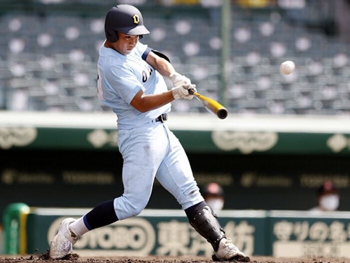 〈次戦は大阪桐蔭〉投手への未練を捨てて… 小学校の頃は捕手だった後輩の球を受ける立場になった“近江の要”のアツい物語＜Number Web＞ photograph by Getty Images/Kyodo News/JMPA