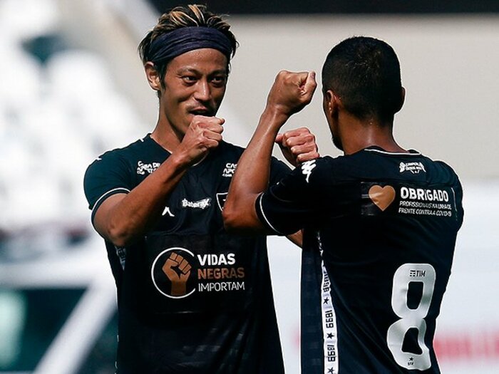 本田圭佑、移籍2戦目で主将の信頼と現地評。コロナ禍での再開に疑問も。＜Number Web＞ photograph by Vitor SILVA/Botafogo/AFP/AFLO