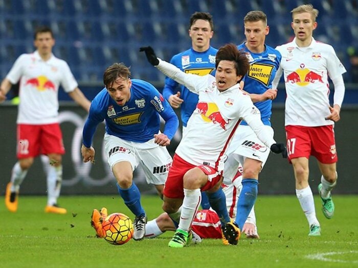 6つのポジションでプレーしてる!?南野拓実、驚異のポジティブ思考。＜Number Web＞ photograph by AFLO